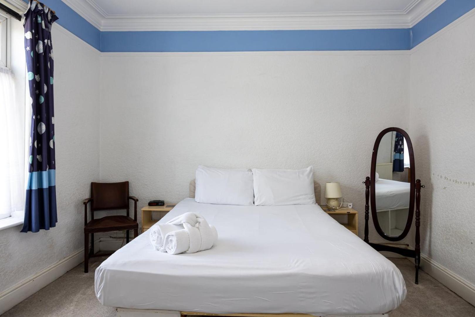 Guestready - Enchanting Life In Gorse Hill Manchester Eksteriør bilde