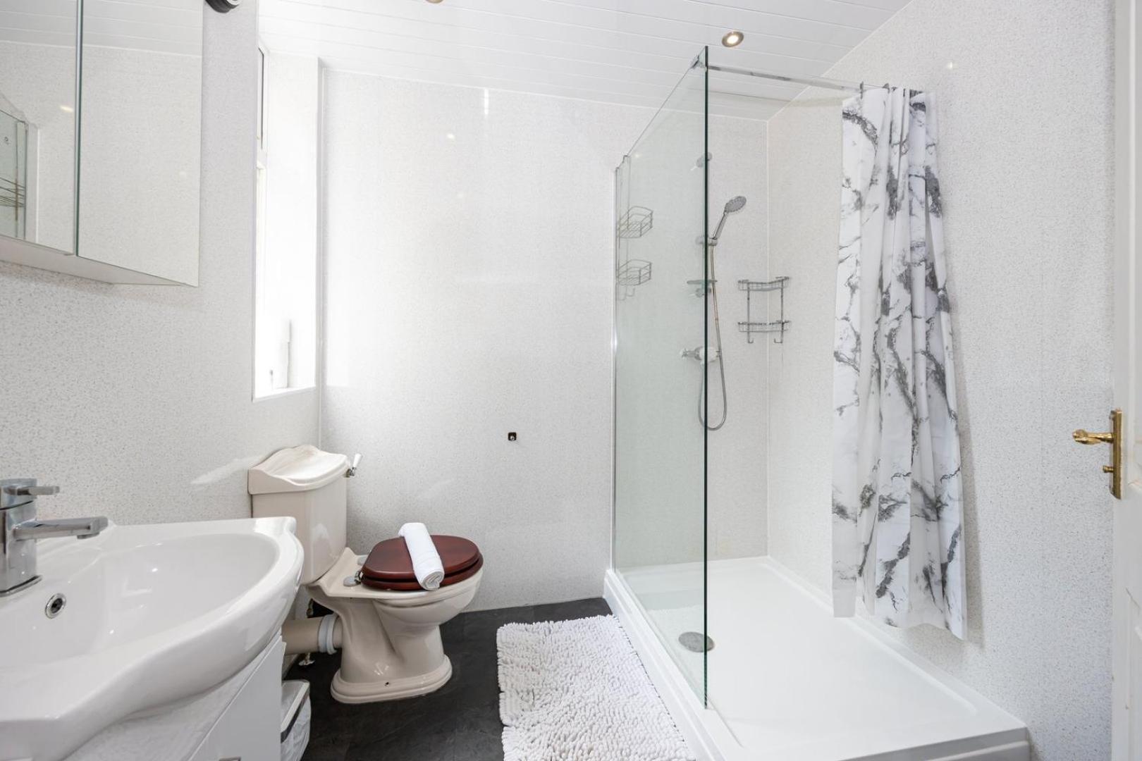 Guestready - Enchanting Life In Gorse Hill Manchester Eksteriør bilde