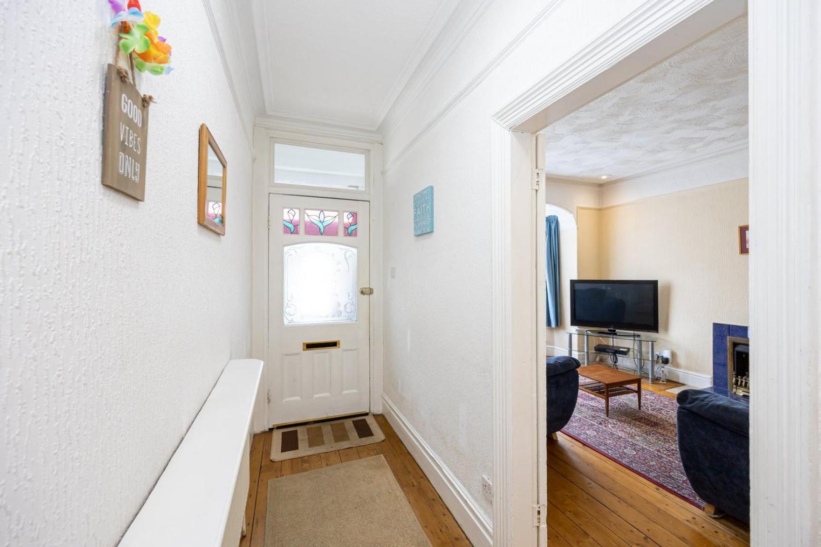 Guestready - Enchanting Life In Gorse Hill Manchester Eksteriør bilde