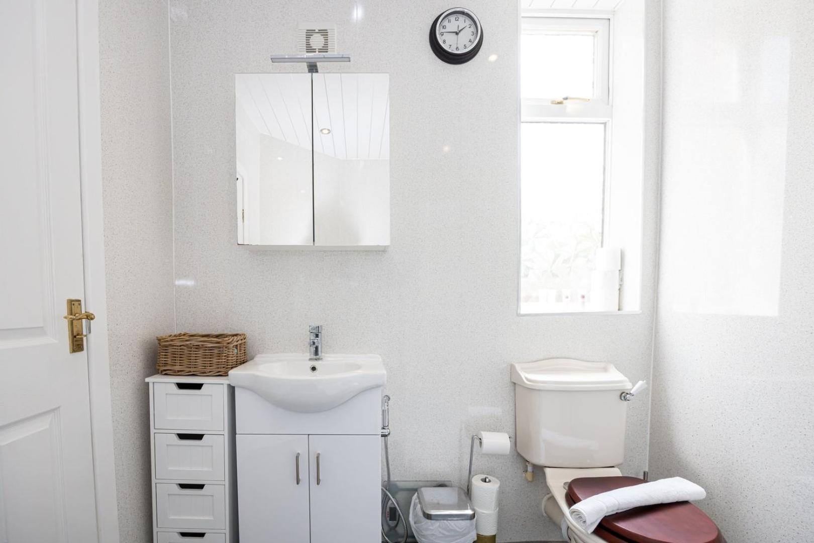 Guestready - Enchanting Life In Gorse Hill Manchester Eksteriør bilde