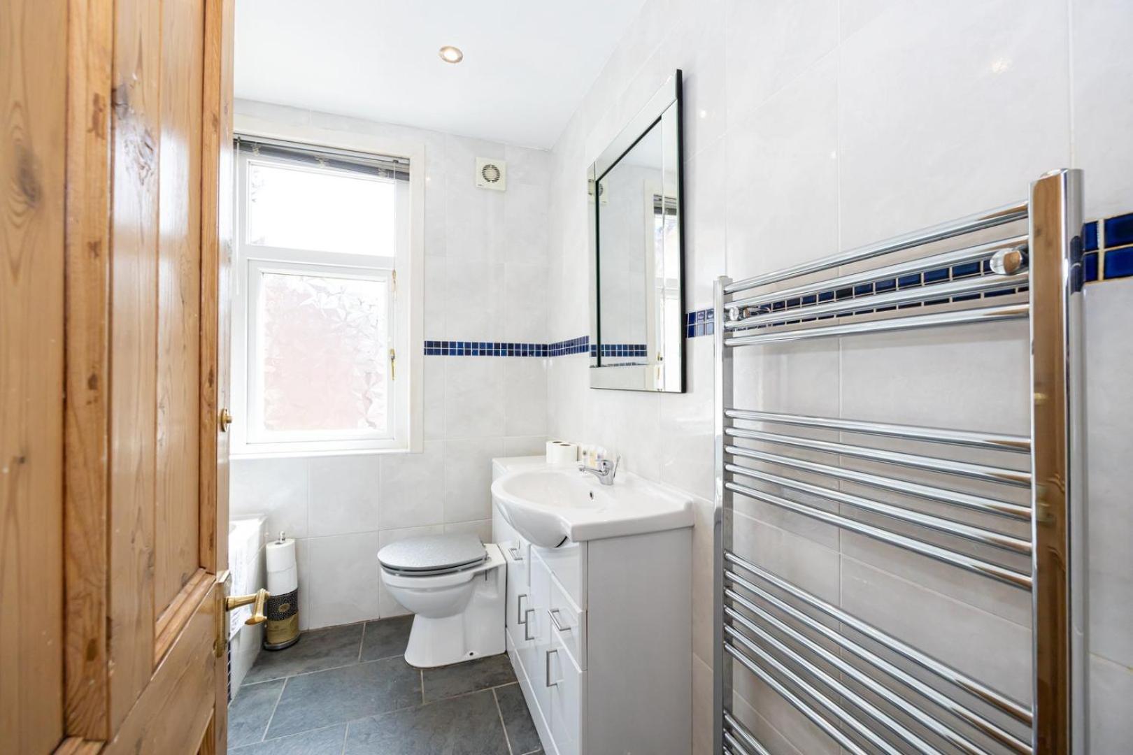 Guestready - Enchanting Life In Gorse Hill Manchester Eksteriør bilde