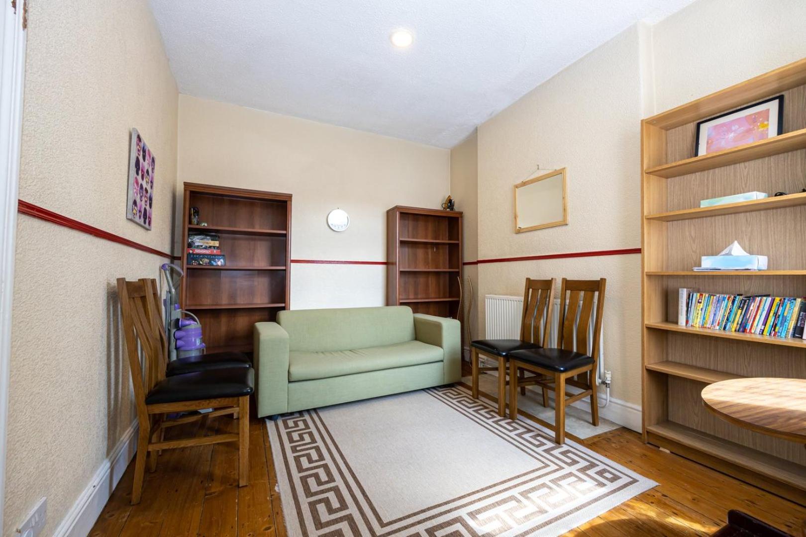 Guestready - Enchanting Life In Gorse Hill Manchester Eksteriør bilde