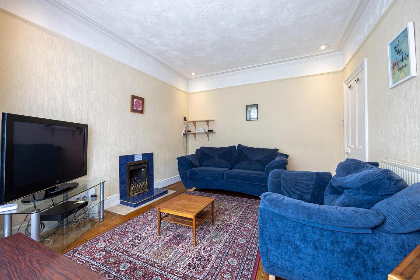 Guestready - Enchanting Life In Gorse Hill Manchester Eksteriør bilde