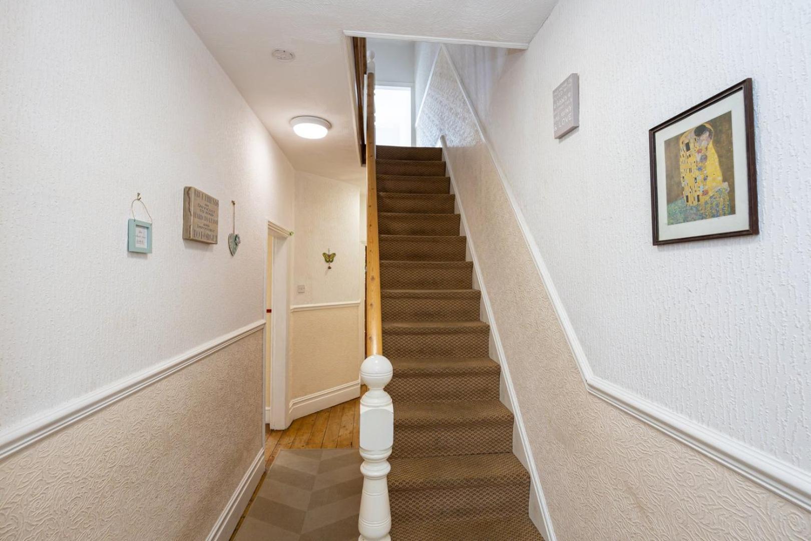 Guestready - Enchanting Life In Gorse Hill Manchester Eksteriør bilde