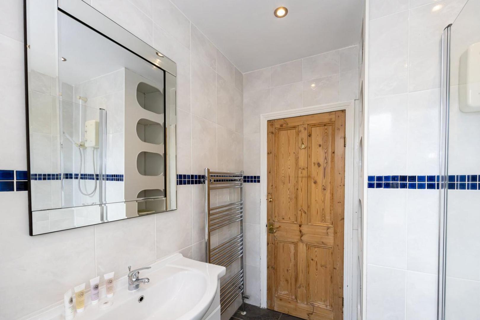 Guestready - Enchanting Life In Gorse Hill Manchester Eksteriør bilde